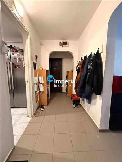 Apartament cu 3 camere decomandat în Galata