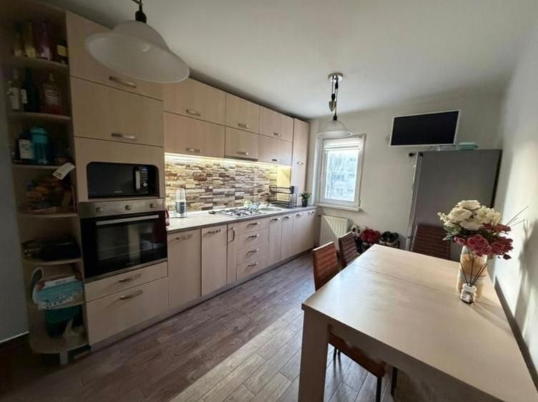 Apartament cu 2 camere semidecomandat, mobilat în Gemenii