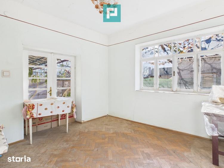Casă cu 9 camere cu Teren 899 Mp în Ghioroc