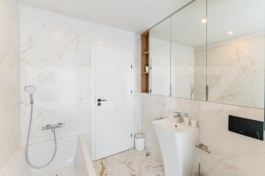 Apartament cu 3 camere semidecomandat în Central