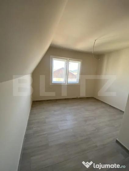 Apartament cu 7 camere decomandat în Central