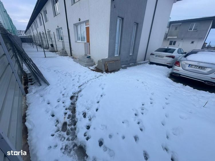 Casă cu 3 camere cu Canalizare în Dobroești