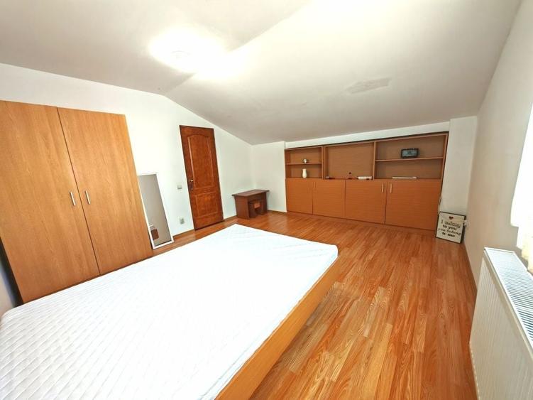 Apartament cu 3 camere decomandat în Valea Aurie