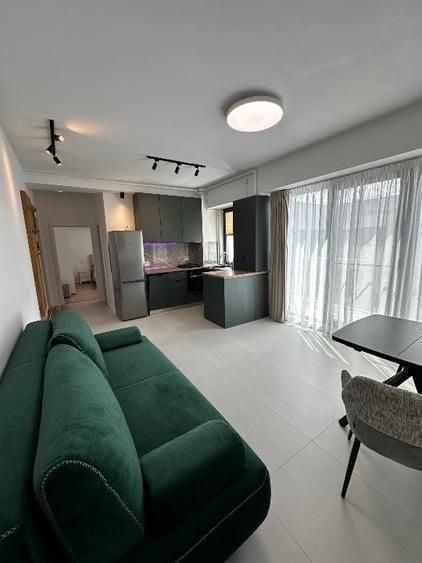Apartament cu 2 camere decomandat, mobilat în Decebal