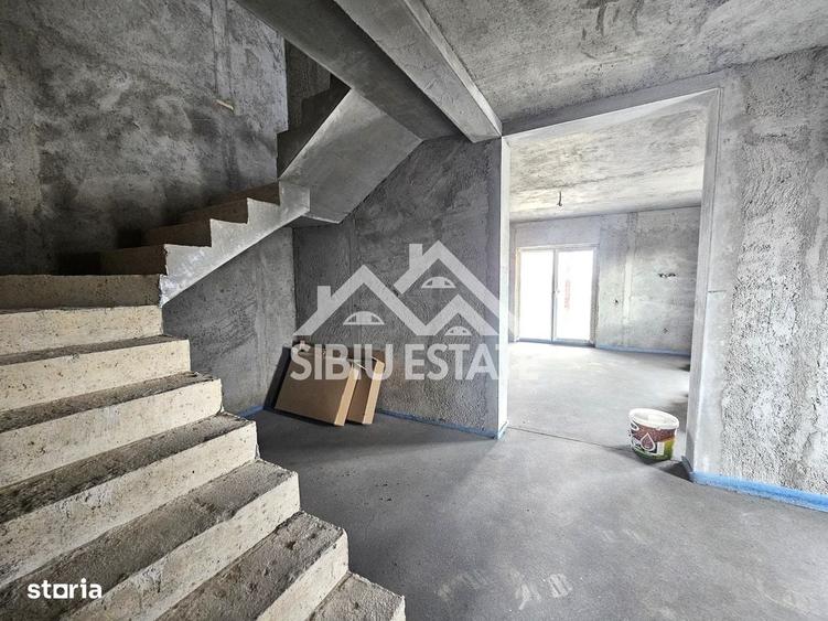 Casă cu 4 camere în Crinț