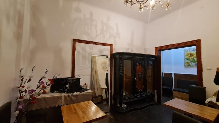 Casă cu 5 camere cu Teren 226 Mp în Central