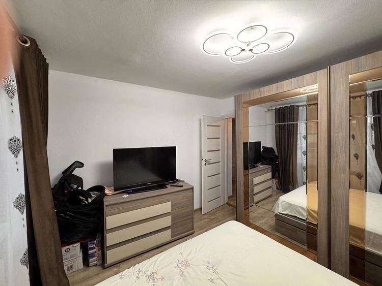 Apartament cu 4 camere decomandat în Lăpuș Argeș