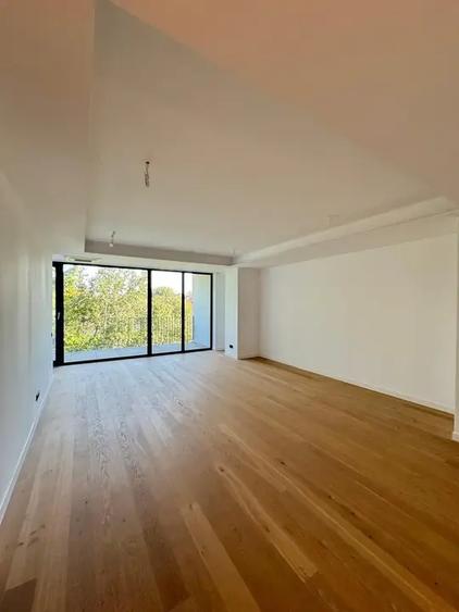 Apartament cu 3 camere decomandat în Floreasca