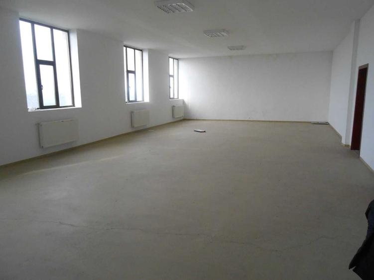 Spațiu comercial, de 800 mp, în Central