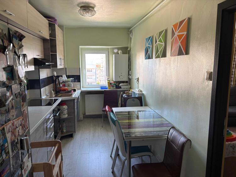Apartament cu 3 camere decomandat în Dosu Bricii