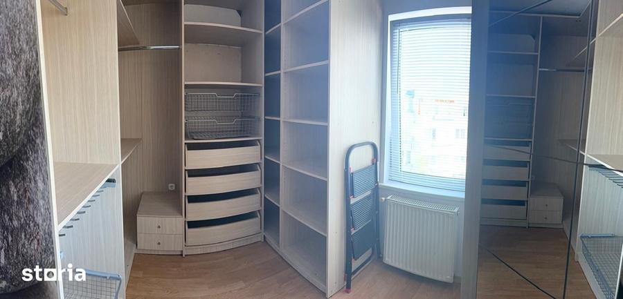 Apartament cu 4 camere decomandat în Pandurilor