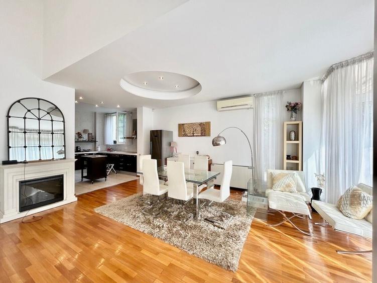 Duplex cu 4 camere cu Piscina în Iancu Nicolae