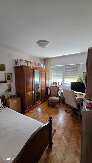 Apartament cu 4 camere decomandat în Soarelui