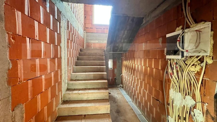 Casă individuală cu 6 camere cu Teren 1200 Mp în Pielești