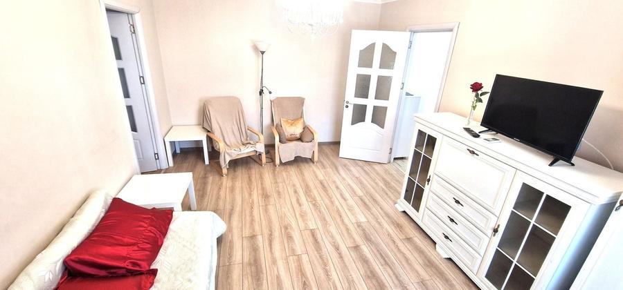Apartament cu 2 camere semidecomandat, mobilat în Central