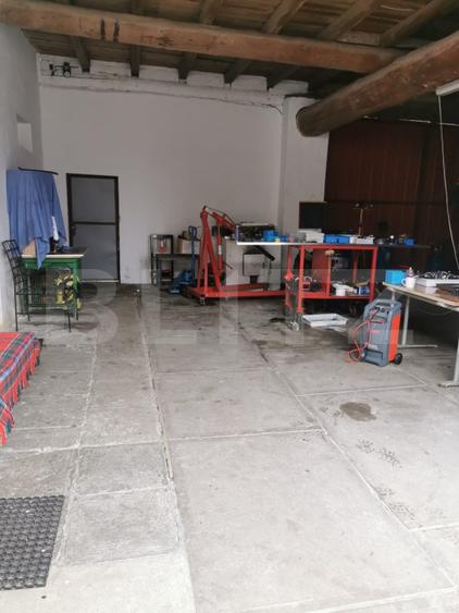 Casă individuală cu 6 camere cu Canalizare în Variaș