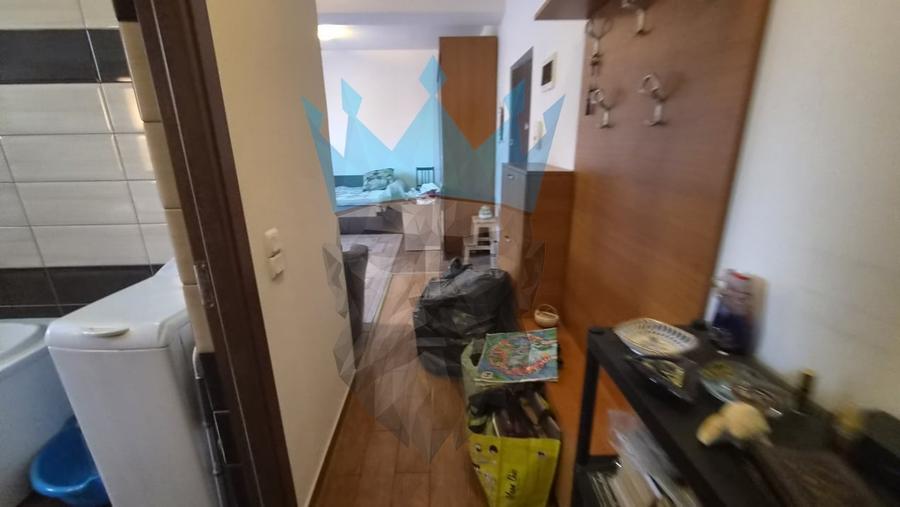 Garsonieră decomandată, mobilată în Jiului
