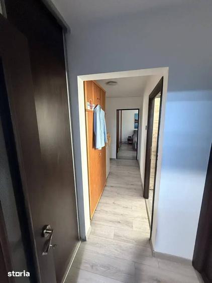 Apartament cu 4 camere în Berceni