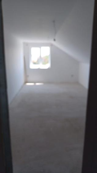 Casă cu 5 camere cu Teren 1600 Mp în Nădab