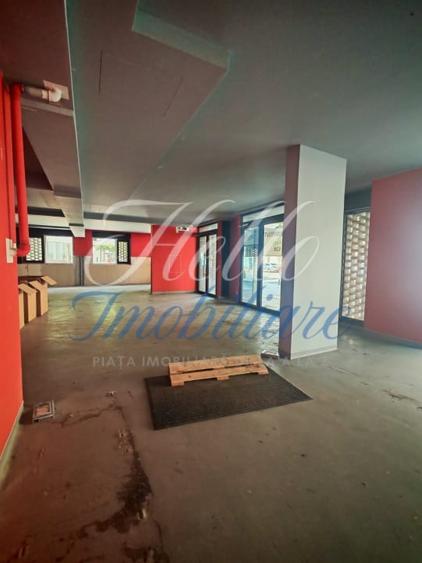 Spațiu comercial, de 436.64999389648 mp, în Central