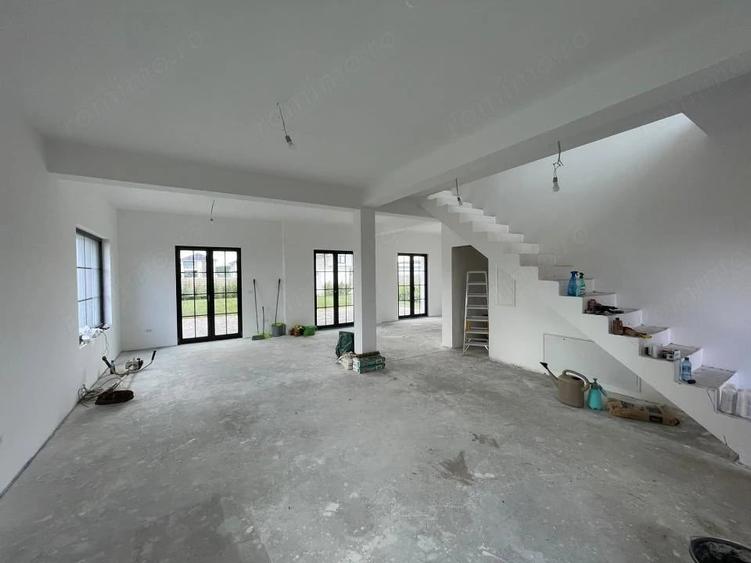 Casă cu 5 camere cu Teren 631 Mp în Ghiroda