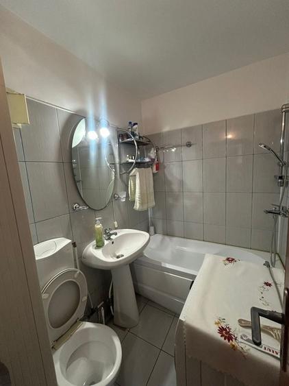 Apartament cu 3 camere decomandat în Sud
