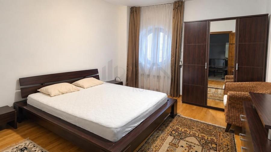 Apartament cu 3 camere decomandat în Primăverii
