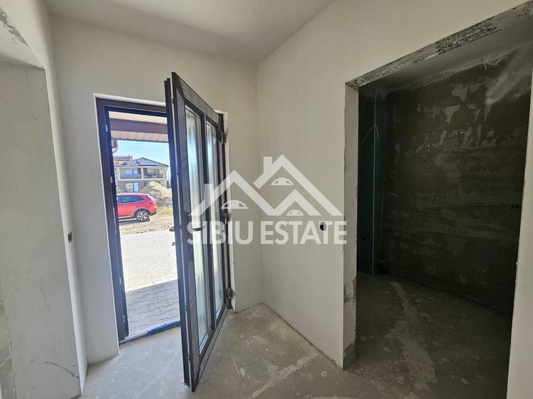 Duplex cu 5 camere cu Canalizare în Șura Mică