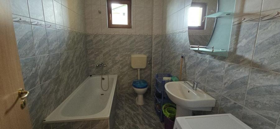 Apartament cu 3 camere decomandat, mobilat în Carpați 2