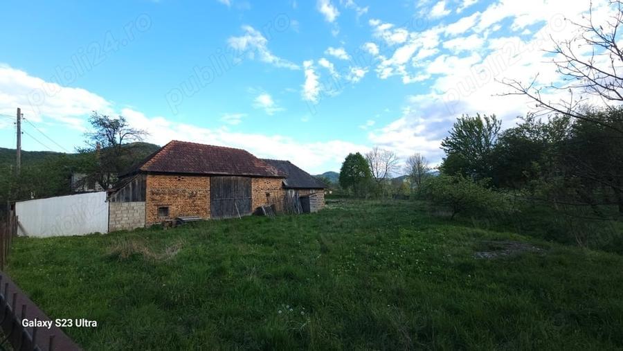 Casă cu 4 camere cu Teren 3030 Mp în Vale