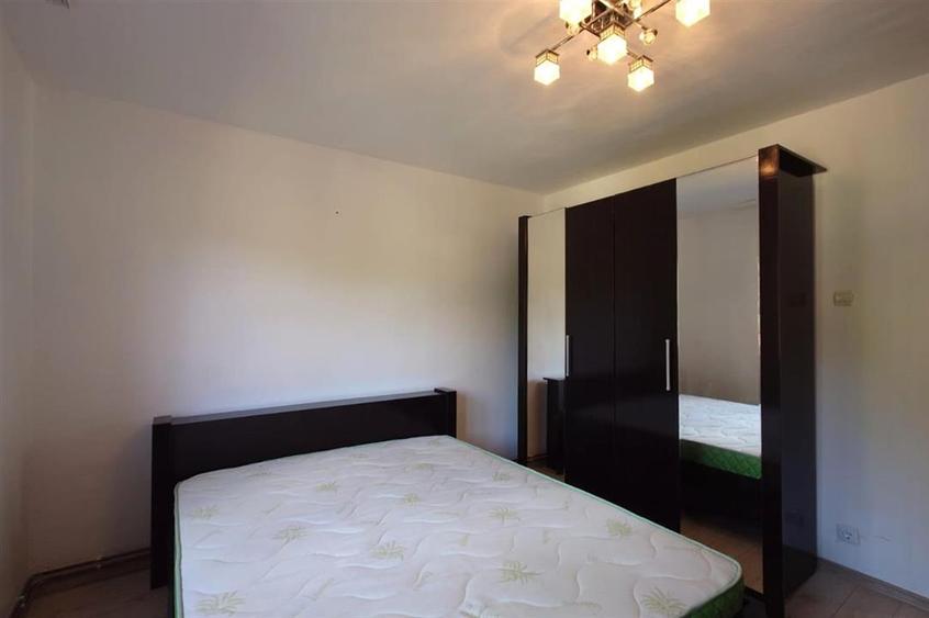 Apartament cu 3 camere decomandat, mobilat în Crișcior