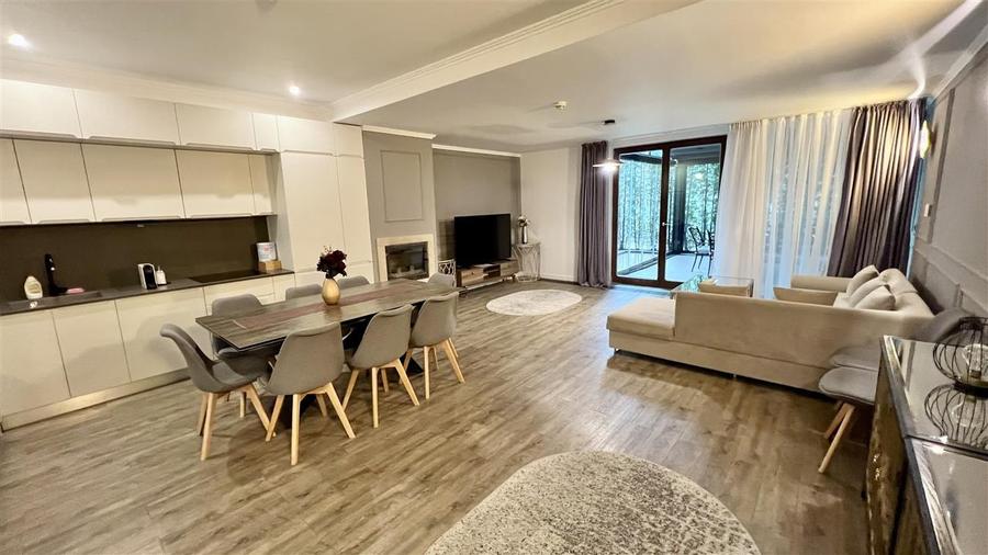 Apartament cu 4 camere decomandat, mobilat în Poiana Brașov