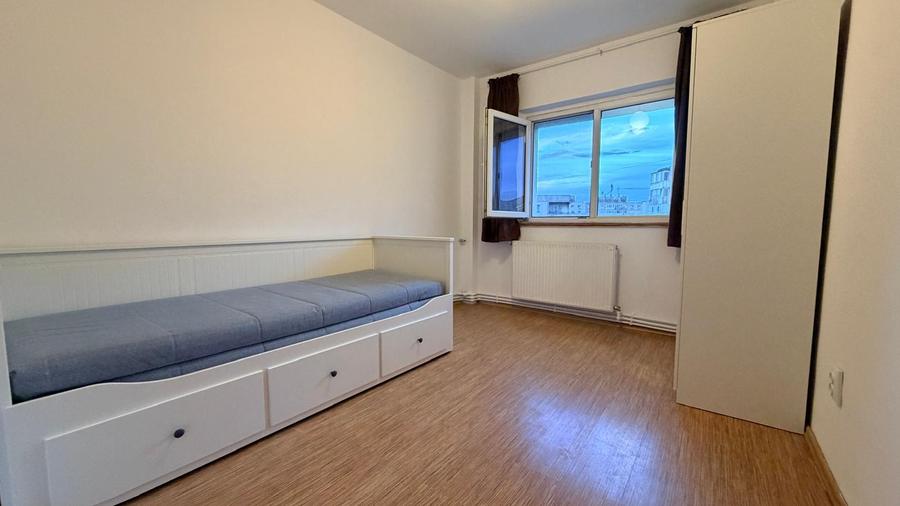 Apartament cu 4 camere semidecomandat în Timpuri Noi