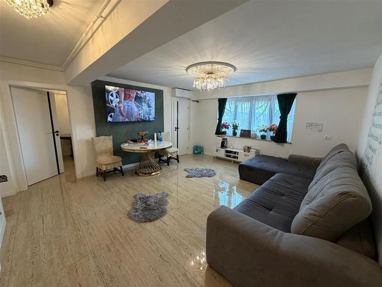 Apartament cu 3 camere decomandat, mobilat în Ultracentral