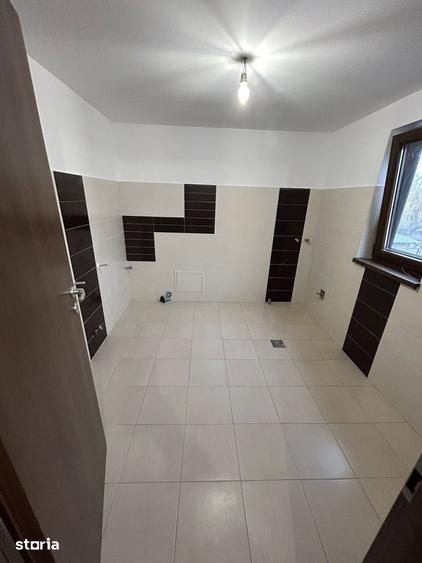 Casă cu 4 camere cu Teren 1090 Mp în Central