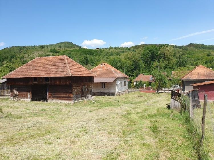 Casă cu 4 camere în Obârșa