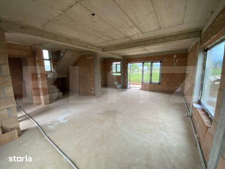 Casă cu 4 camere cu Teren 700 Mp în Meseșenii de Jos