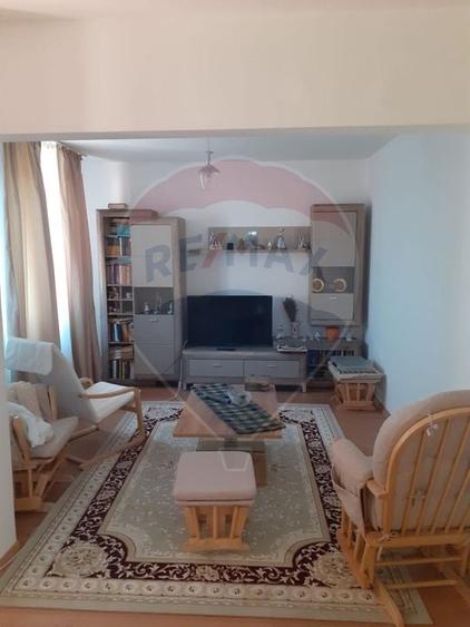 Casă individuală cu 5 camere cu Teren 600 Mp în Gulia