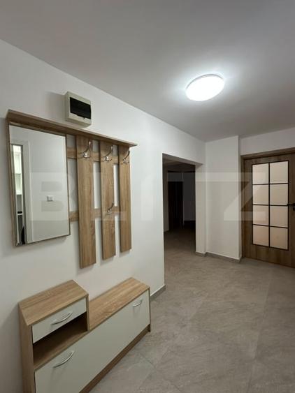 Apartament cu 3 camere decomandat, mobilat în Central