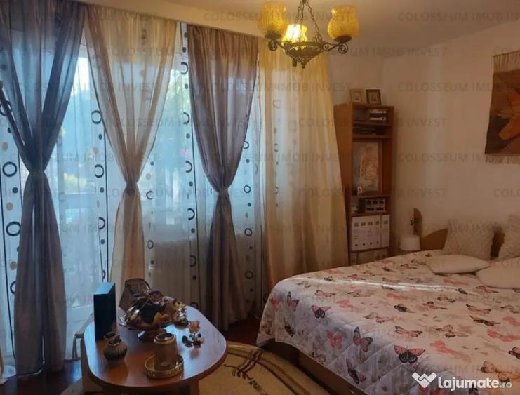 Apartament cu 3 camere decomandat în Centrul Istoric