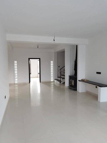 Casă cu 5 camere cu Teren 1000 Mp în Clinceni