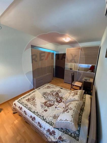 Apartament cu 3 camere decomandat în Est
