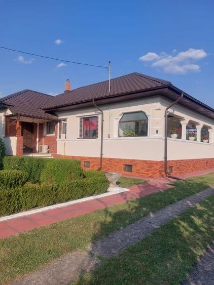 Casă cu 4 camere în Puchenii Mari
