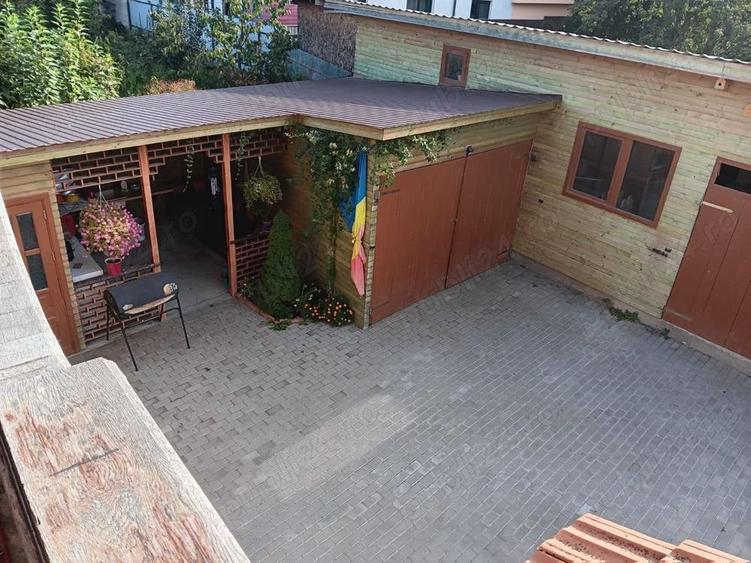 Casă cu Teren 500 Mp în Moinești