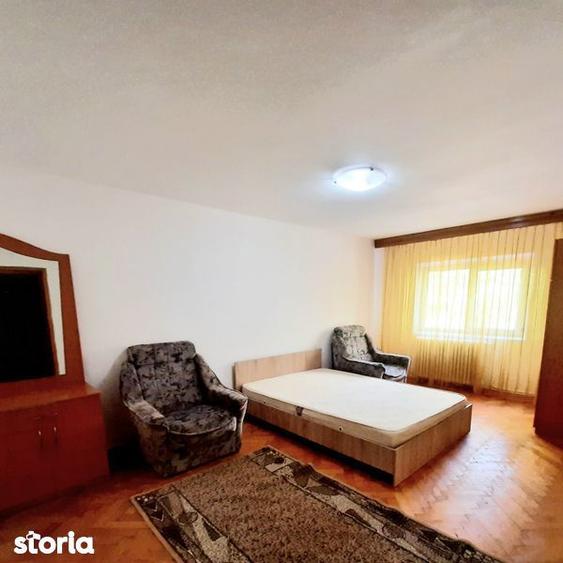 Apartament cu 3 camere decomandat în Păcurari