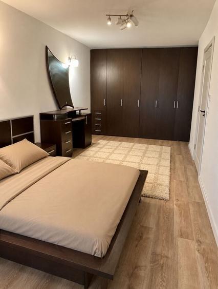 Apartament cu 2 camere decomandat în Girocului