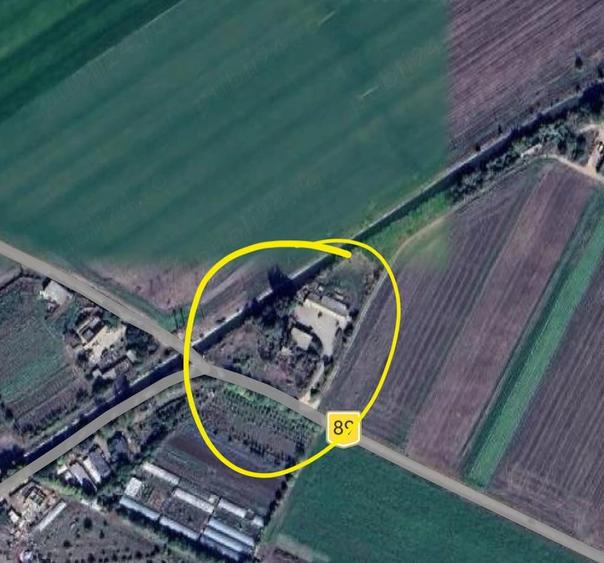Teren de 3700 mp, în Poiana