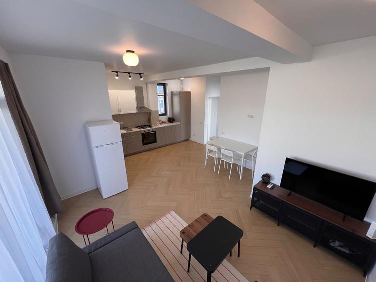 Apartament cu 2 camere semidecomandat în Ultracentral