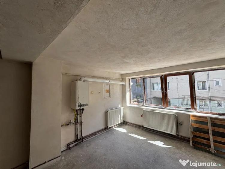 Spațiu comercial, de 160 mp, în Sub Arini