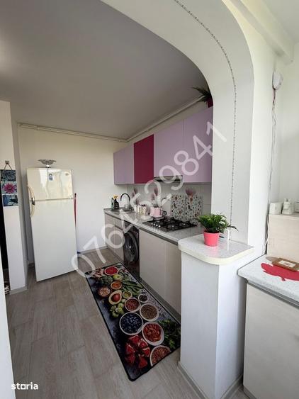 Apartament cu 2 camere semidecomandat în 1 Mai